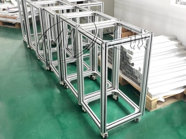 假如你出攤，你就需要鋁合金架子