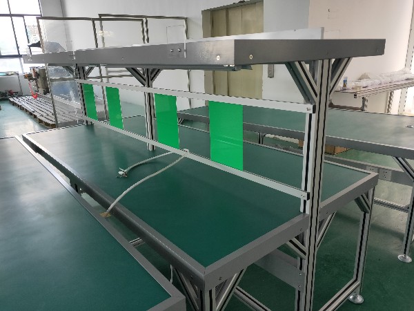 防靜電工作臺上的膠皮是怎么固定的？