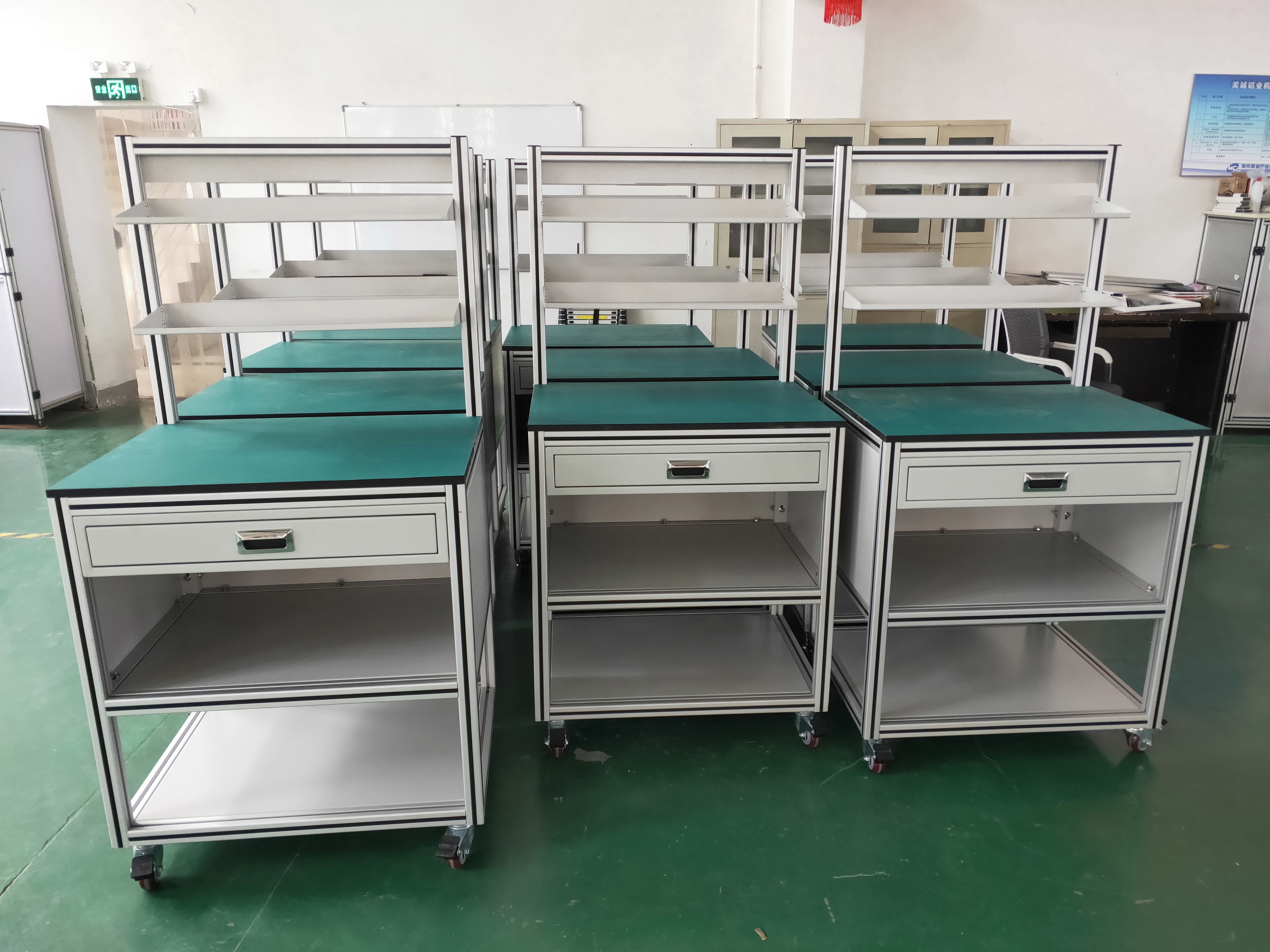 有多少廠家可以制作出防靜電操作臺？